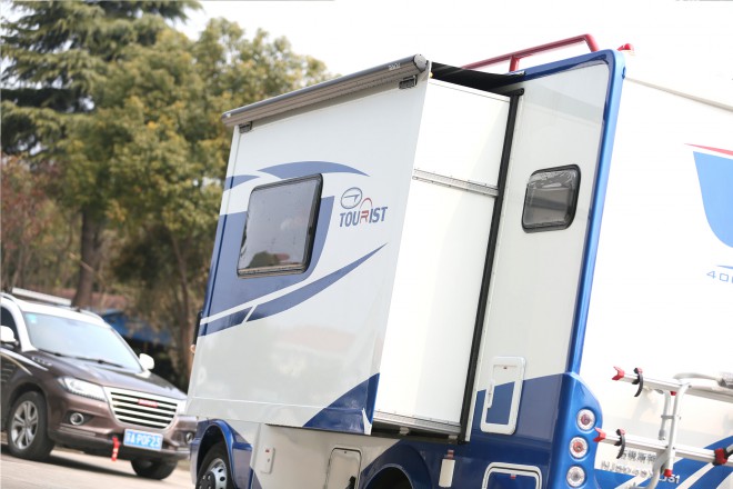 拓锐斯特依维柯C型欧尚版TIC-610A 53.8万起 2E1A3172