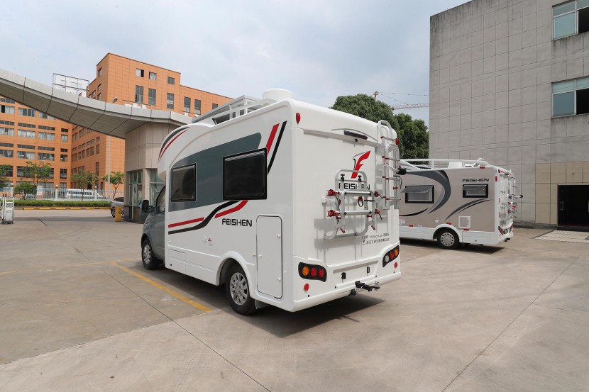 飞神房车大通C型自行式房车  36.8万 WLH_3728