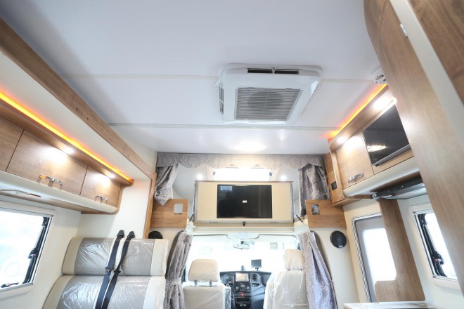 拓锐斯特“欧畅版TIC-621A”依维柯双拓展C型房车 WLH_6836