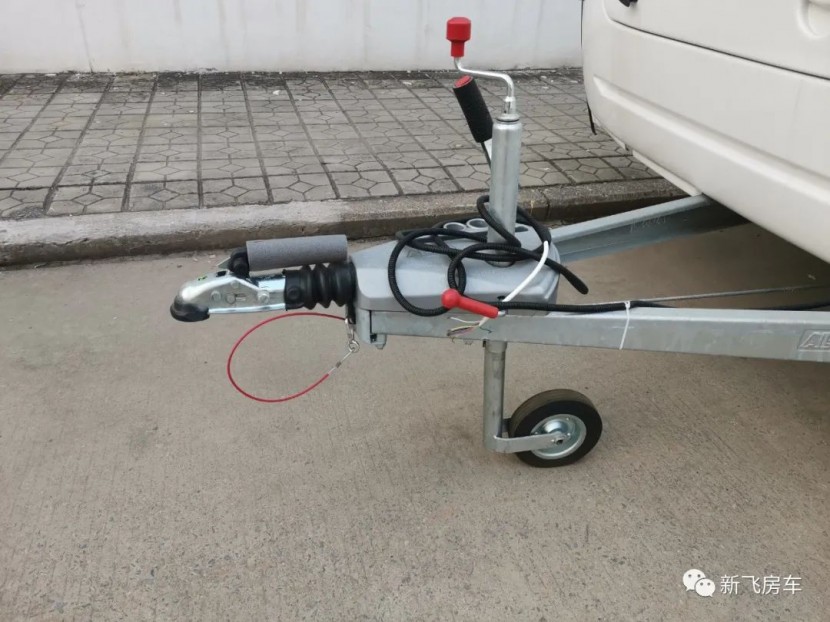 新飞房车不足十万的拖挂现车图片