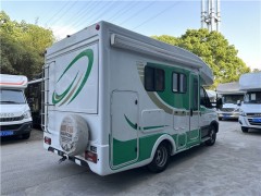 齐星   2019款依维柯后拓展C型房车