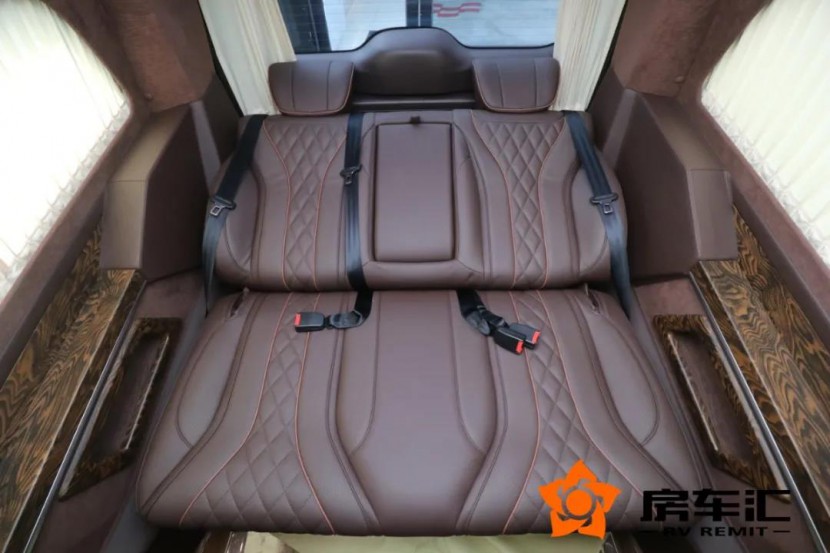 全新奔驰七座九速商务车，高顶全隔，标配空气悬挂！15.jpg
