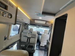 舜宇房车 2022款高顶对卡座