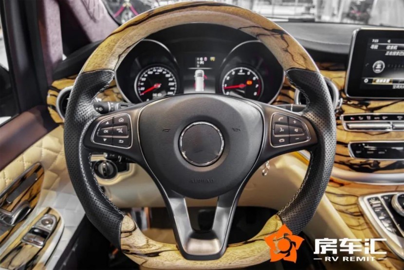 实拍奔驰商务车V260L新款七座，明星保姆/企业接待首选！8.jpg