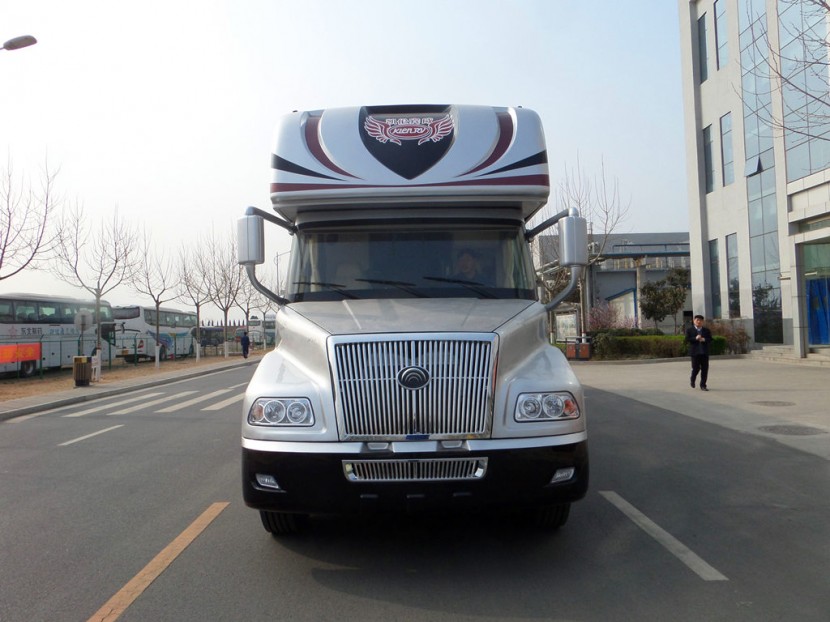 有车库有阳台的移动行宫凯伦宾威a型房车zk5220xlj