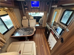 齐星   2019款依维柯后拓展C型房车
