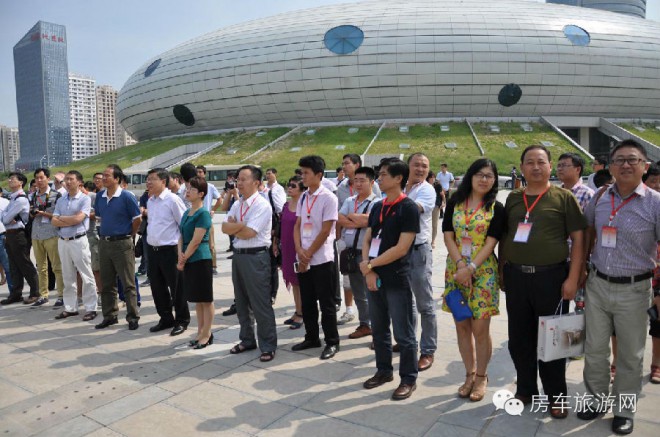 中汽协叶盛基秘书长出席2014中国（鹤壁）电子信息汽车电子电器产业发展合作交流会