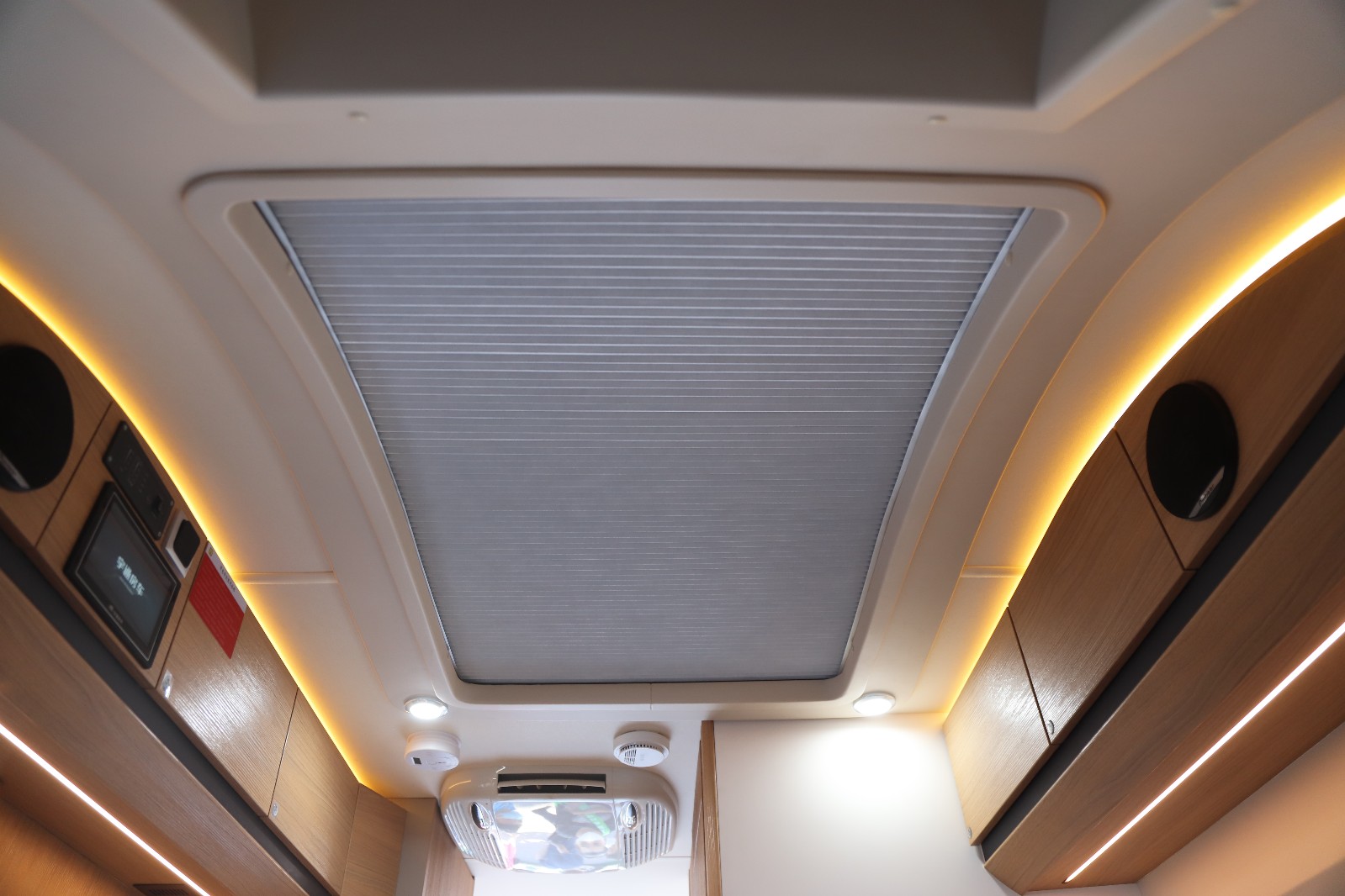 宇通 大通V90 B311 横置床内部车顶