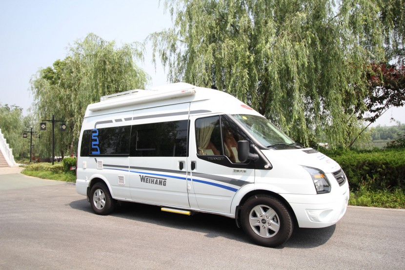卫航房车福特新世代长轴高顶B型旅居款房车 39.8万元 车辆外观-(2)