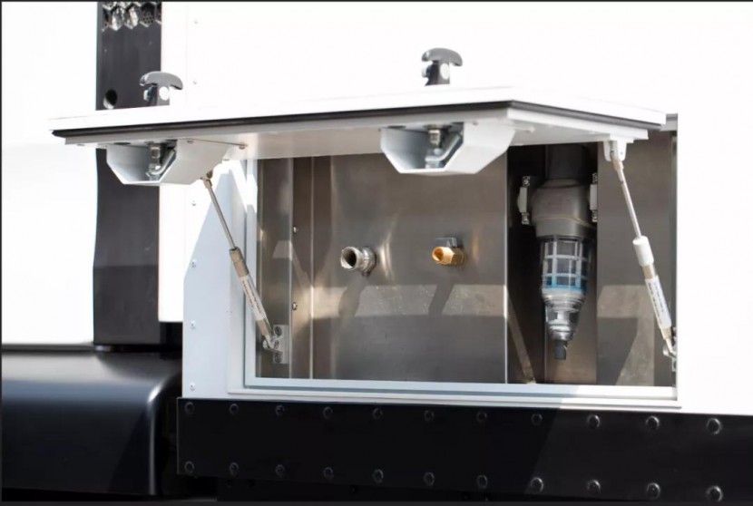 诺马迪森新款“驰骋者”——不超六米的C本蓝牌越野房车9f6394bd27b74b43b4996fd2ec031779