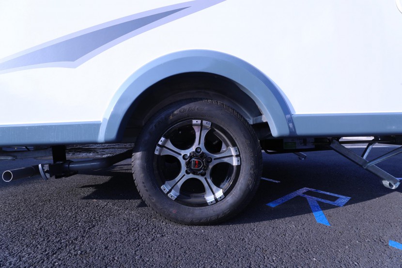 实用主义——飞神9011拖挂式房车（详拍） WLH_6814