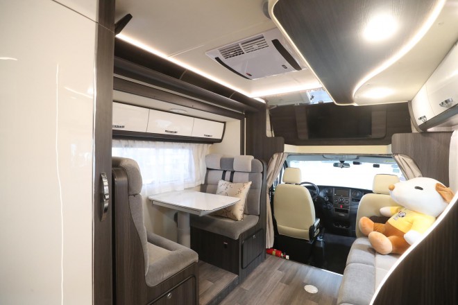 精致欧式风格、高端商务元素，“铂驰旅行家”单拓展房车 WLH_7218