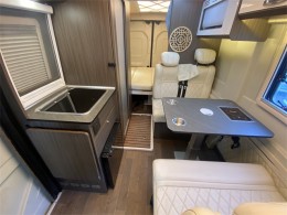 上汽大通 22 款神狐大通V90  B型房车