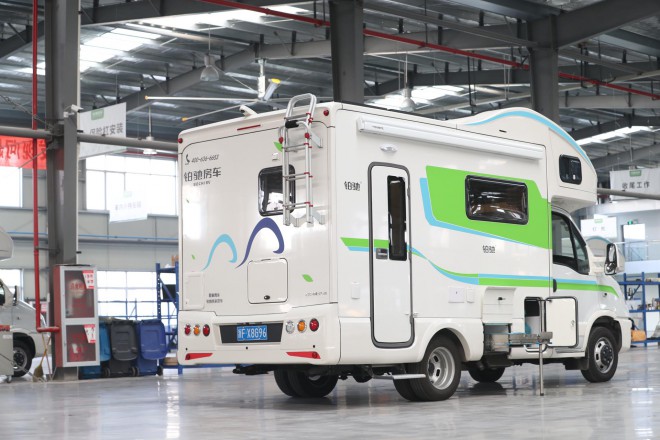 精致欧式风格、高端商务元素，“铂驰旅行家”单拓展房车 WLH_7254