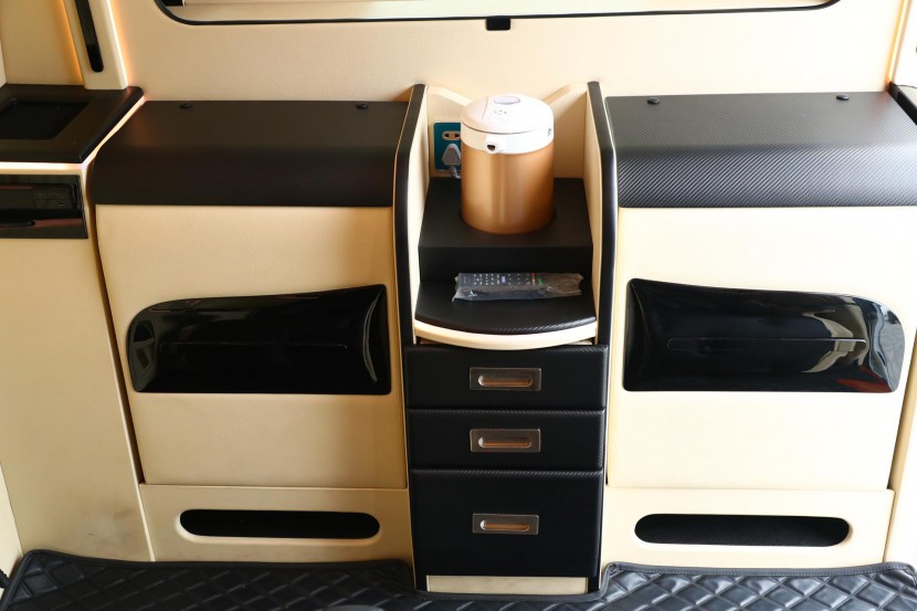 6.5洛阳房车展福客特房车携网红黑骑士、逸途、至尊系列商务B型华丽亮相895412bee7c642fd8b36a8e4b998f993