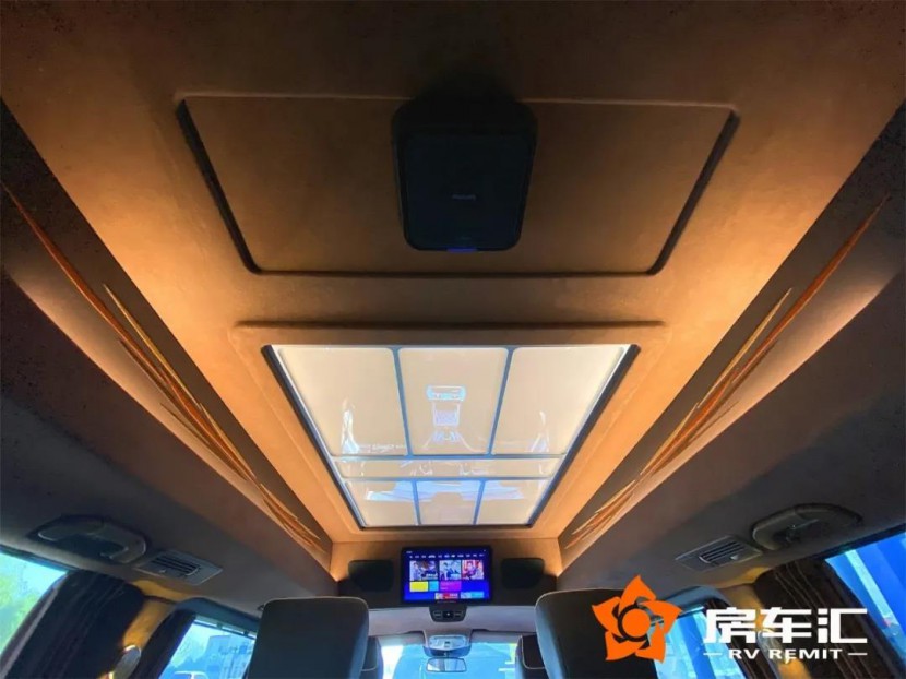 实拍奔驰商务车V260L新款七座，明星保姆/企业接待首选！22.jpg