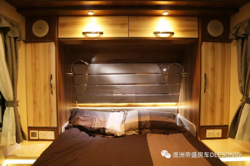 帝盛房车经典系列-10米麻将款营地房车04a4aa904d964af6bb18b73c546ed629