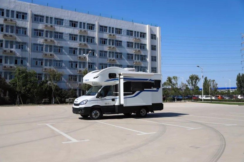 体验专属舒适旅行，宇通国产依维柯C型单拓房车526ef7d0b07440bba64cd11c6af3aa87