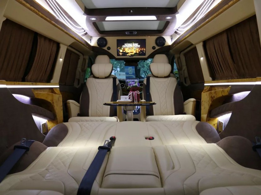 宇通凯伦宾威奔驰V-CLASSZK5032XSW1商务房车