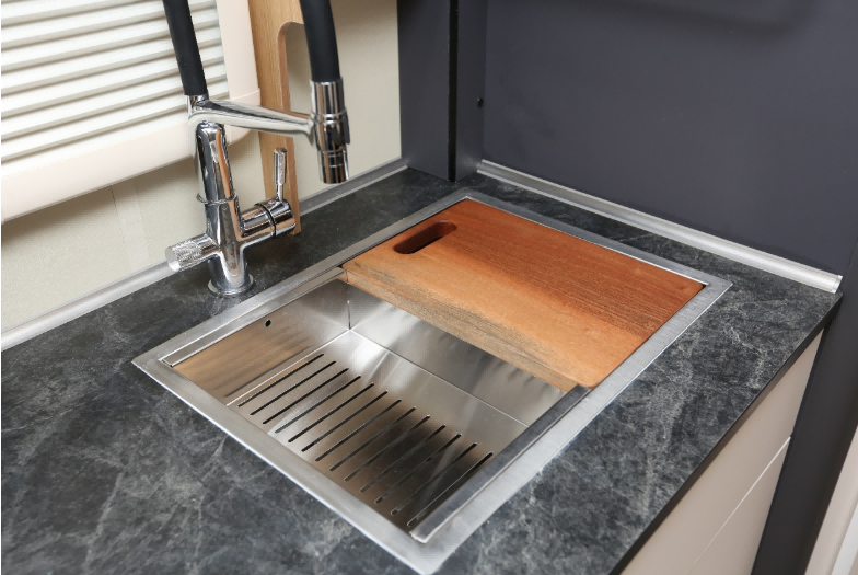 9月2日郑州房车展，宇通C530双拓展房车，宇宙纵游平原阔，通达山河日月长！df29041341c65712f40dcd5298145185