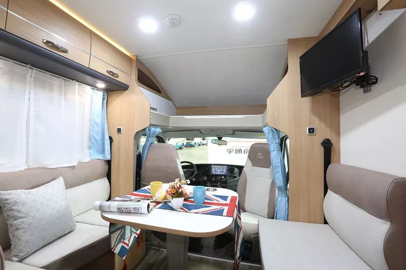 宇通依维柯欧胜C533豪华版无拓小顶房车