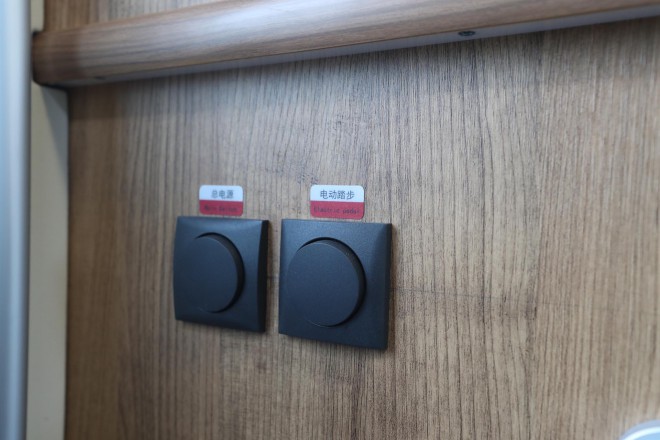 拓锐斯特“欧畅版TIC-621A”依维柯双拓展C型房车 WLH_6853