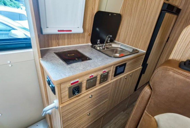 继续上新，拓锐斯特三款B型房车，属于你的青春星球！图片