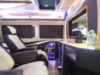 一镜揭秘一款“皇帝”般的商务车
