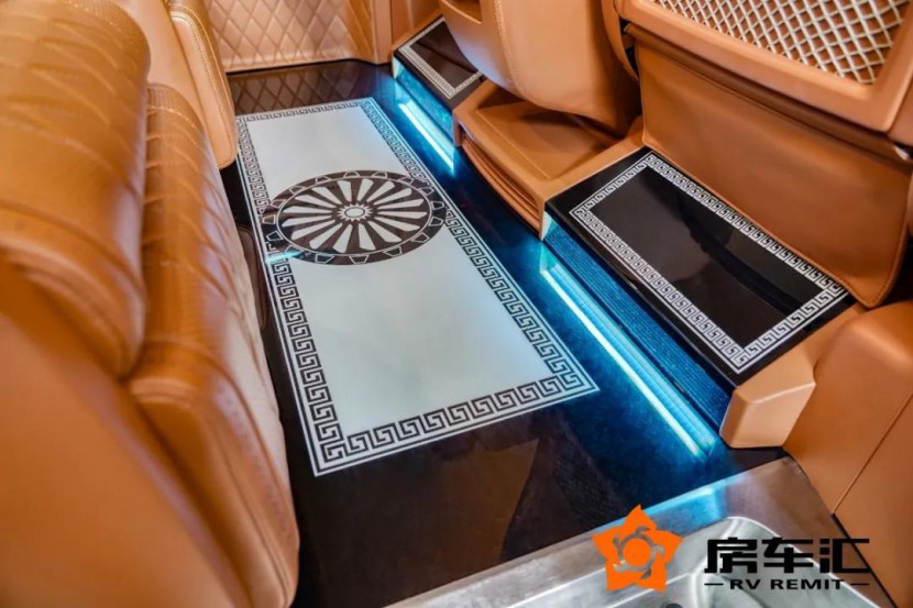 2021限量发售，迈巴赫级享受！全新奔驰七座多功能MPV，52.8万包牌价！20.jpg