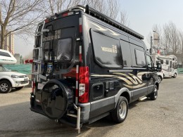 卫航房车 长轴高顶B型房车