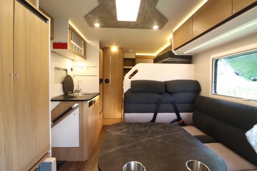 9月2日郑州房车展——宇通C533新小顶房车，持续续航，追随远方！59f68971c705332485595961d64960ba