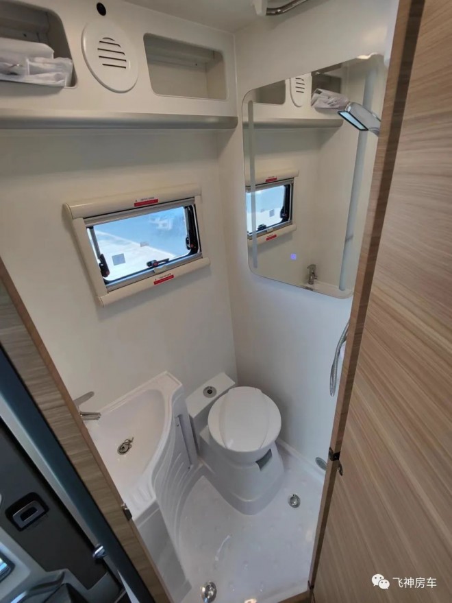 飞神房车琥珀S700，5.2T澎湃动力，大水大电大空间！94c870cd8dc131281f78d4f403b82ec98194