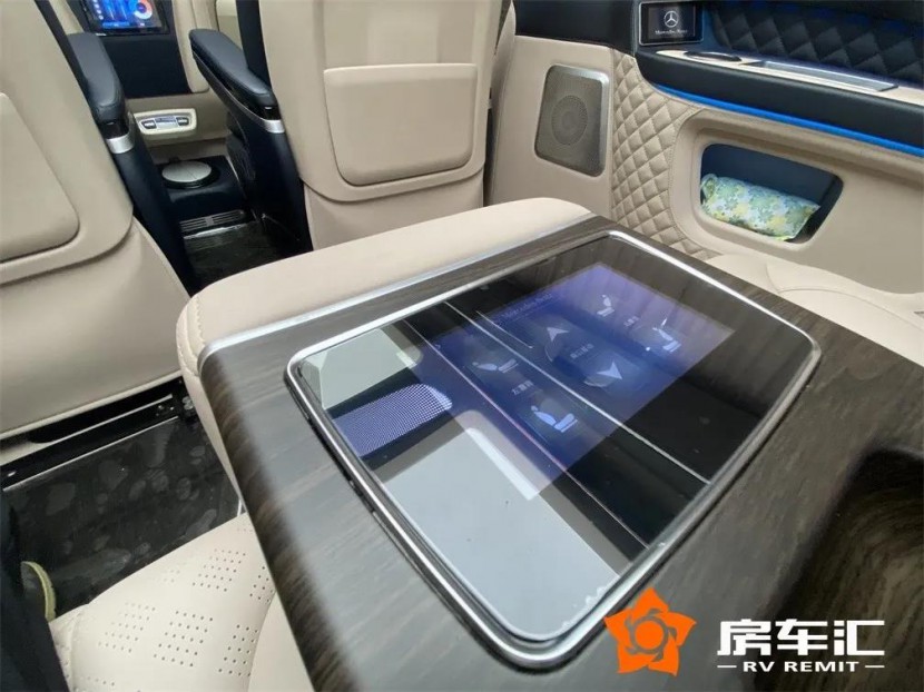 奔驰V-class全隔断MPV商务车，为什么备受老板明星们的喜欢？18.jpg