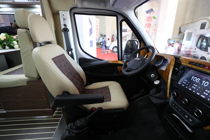 新星罗马假日C600K2双扩展房车 进口依维柯newdaily 6速手自一体房车 团购价71.8万 原价81.80万 WLH_4373