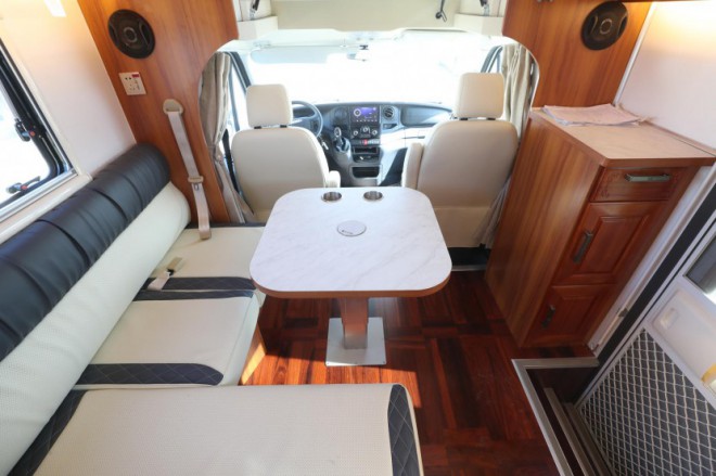 6.5洛阳房车展骏驰房车携“中国风”C型、T型房车亮相参展11bd0b3e1699429386f526e8e66b030b