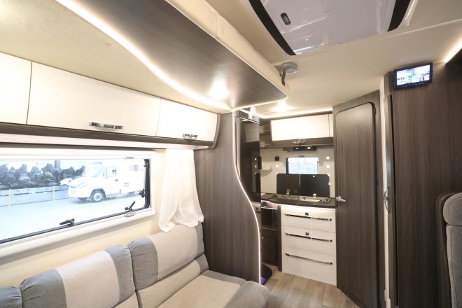 精致欧式风格、高端商务元素，“铂驰旅行家”单拓展房车 WLH_7234