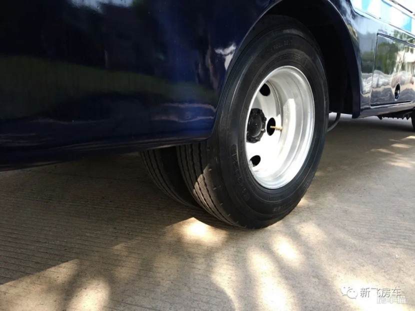 新飞房车&上汽跃进全国首台国六自动挡H系列轻卡房车顺利上牌！图片