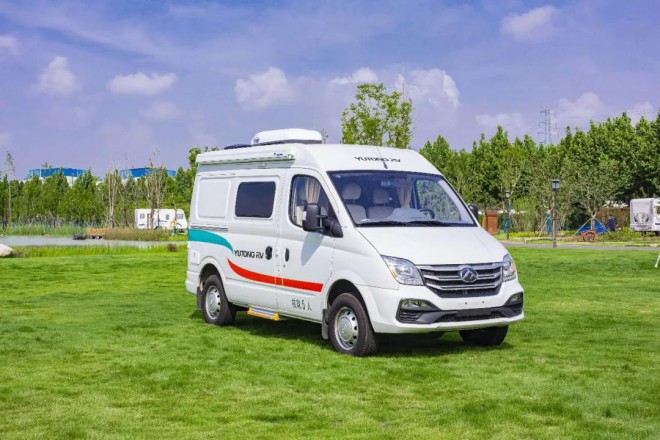 宇通B313（大通V80短轴、国六）纵置上下床B型房车