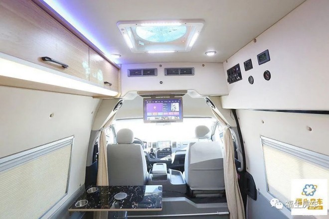 9月2日郑州房车展，福生高顶风景G9房车，乘车远望花遍野，驻足赏景遇知音！7382110de5b65b80eba28f5e4c2ecbab