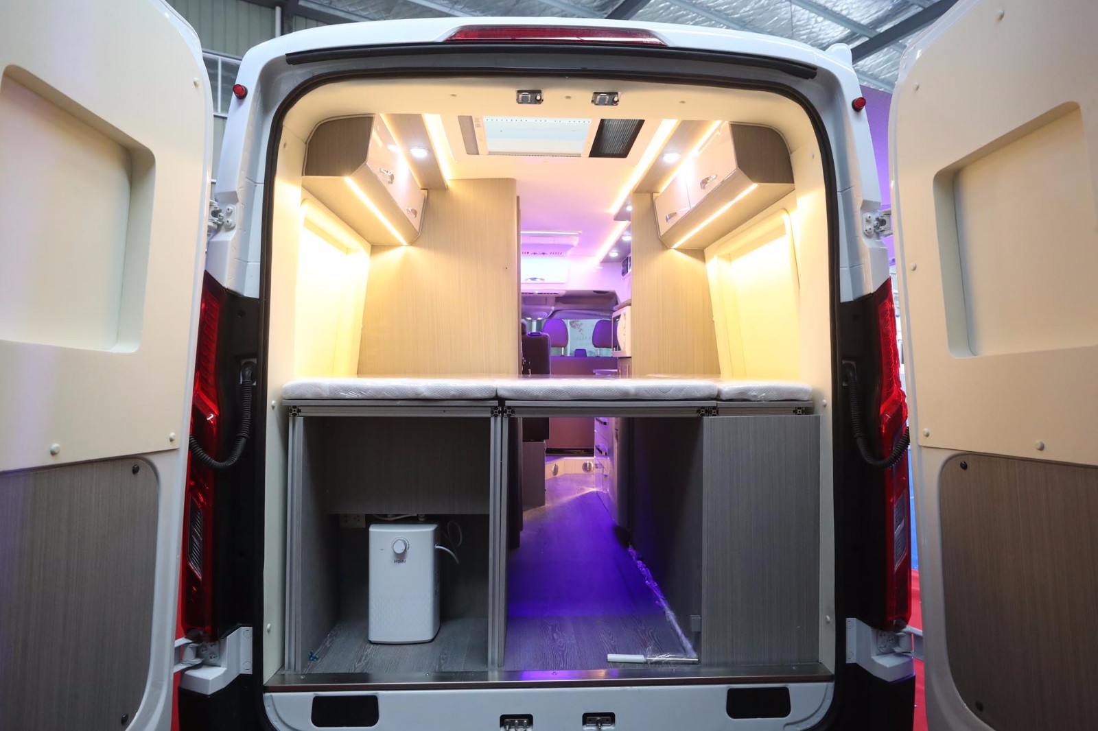 骏驰大通V90 2020款大通B型 横置床后床