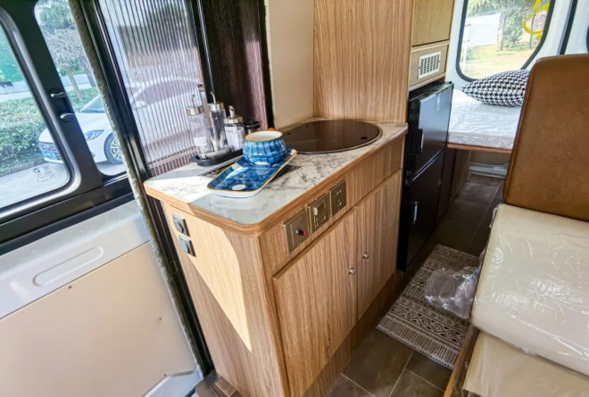 继续上新，拓锐斯特三款B型房车，属于你的青春星球！图片