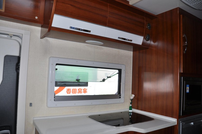 直降50万!独家团购108万即可抢购158万春田奔驰斯宾特524顶配房车 DSC_0223