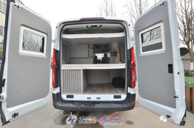 实拍齐星大通V90宽体B型房车商务版图片