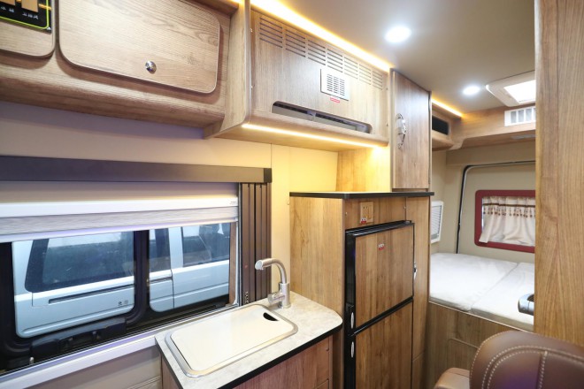 老张定制款——高清实拍2019款顺之旅东风御风白色自动挡B型房车 WLH_5957