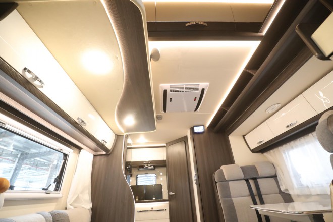 精致欧式风格、高端商务元素，“铂驰旅行家”单拓展房车 WLH_7231