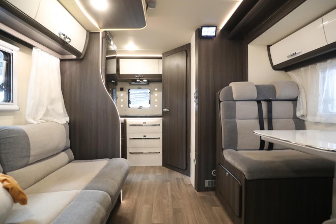 精致欧式风格、高端商务元素，“铂驰旅行家”单拓展房车 WLH_7203