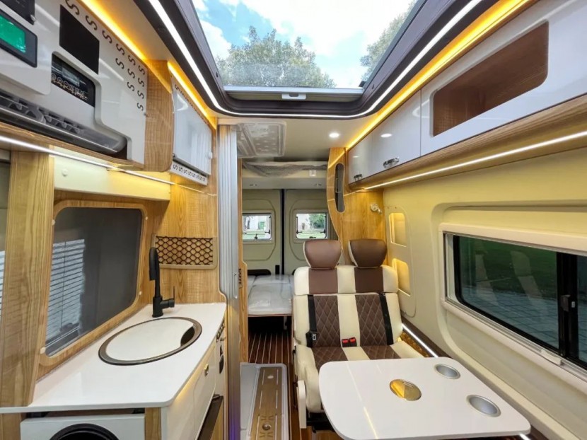 9月2日郑州房车展：新飞房车大通V90，行于天地，览尽风华！90cd21e95d7acfe132cb34496f306723