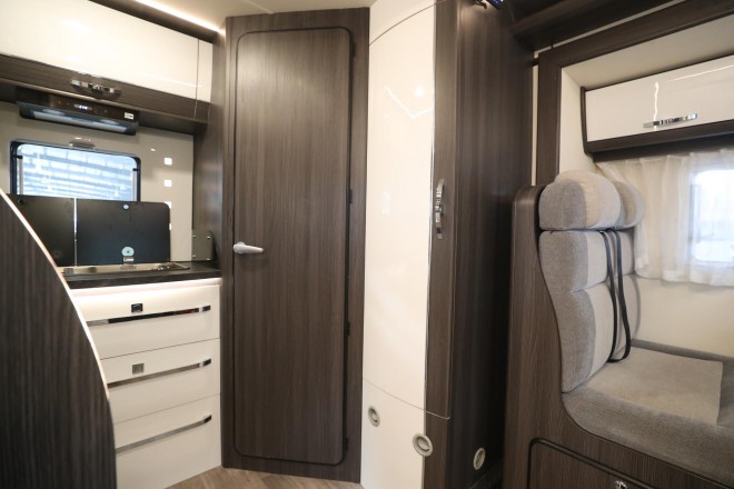 精致欧式风格、高端商务元素，“铂驰旅行家”单拓展房车 WLH_7226