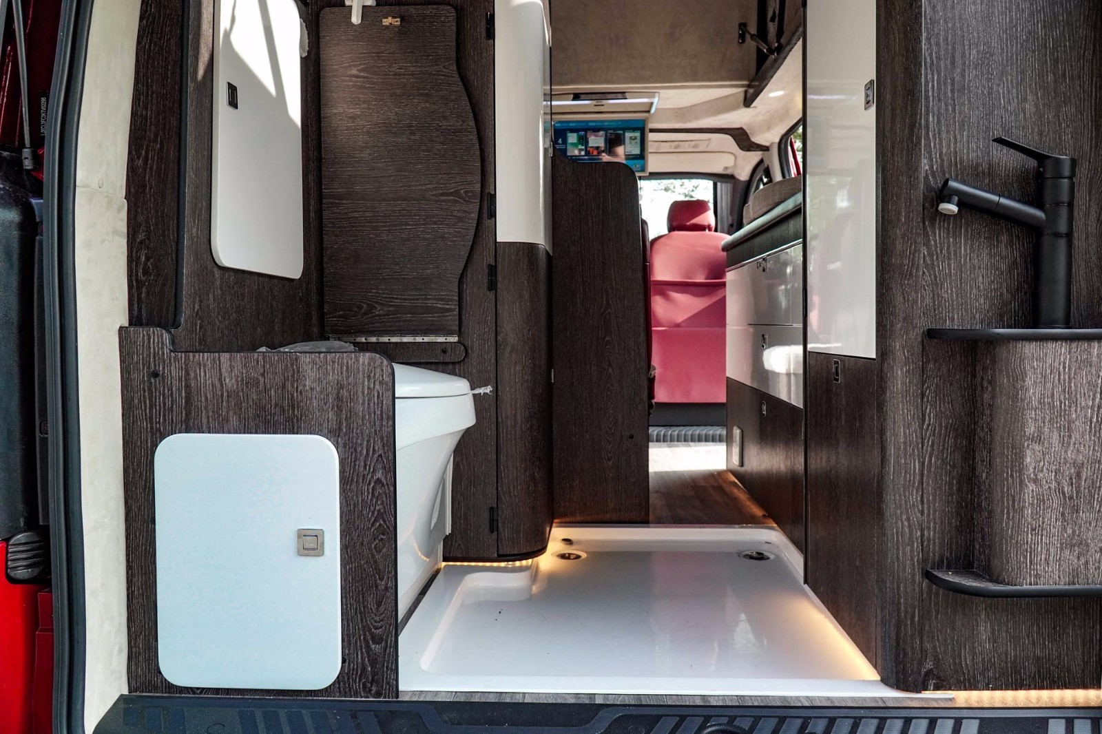 乔翔福特途睿欧 2019款乔翔途睿欧b型旅行家-升顶房车卫生间