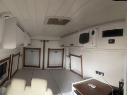 卫航房车 2021款V590 横床版